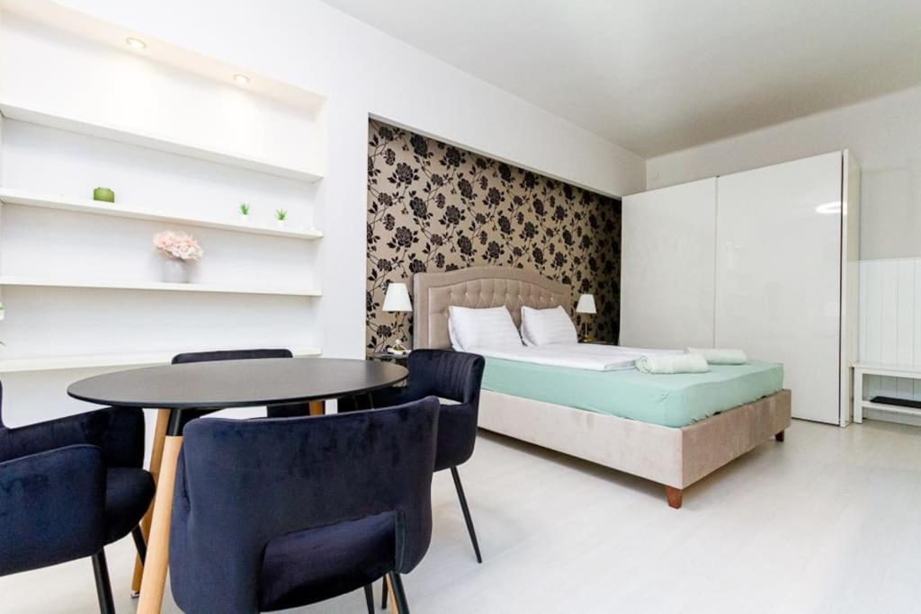 White Pearl Downtown Balcony By Nw Apartamento